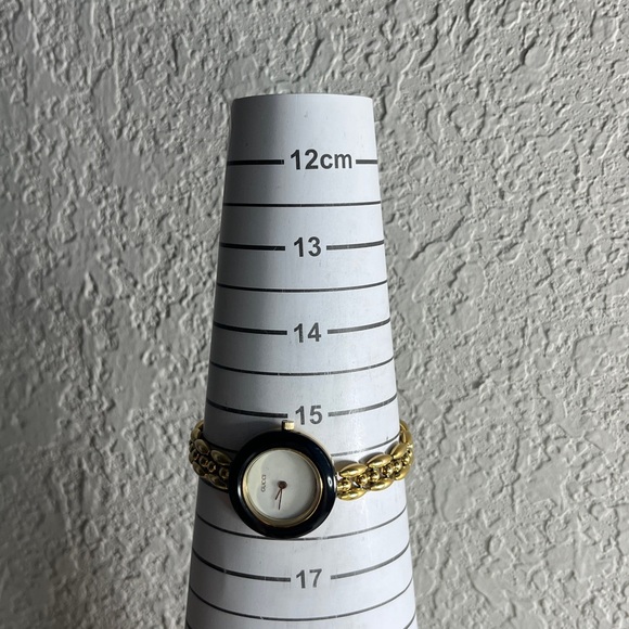 GUCCI 11/12.2 interchangeable bezels with 1 metallic bezel (black) - Picture 11 of 13